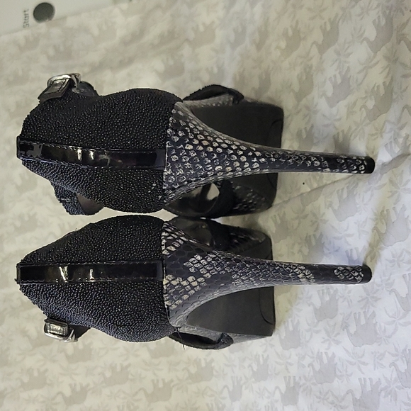 Heels - Picture 4 of 7